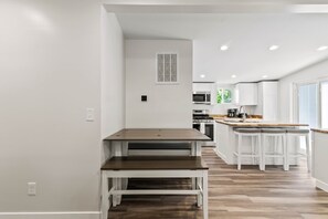 Frigorífic, microones, forn i placa de cuina 