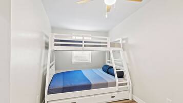 3 chambres, fer et planche à repasser, Wi-Fi gratuit, draps fournis