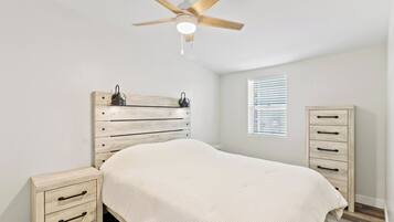 3 bedrooms, iron/ironing board, WiFi (free), bed sheets