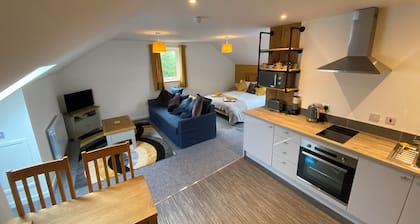 Luxury studio apartment, family friendly, pets welcomed, with site facilities.