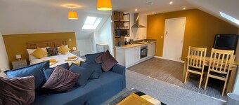 Luxury studio apartment, family friendly, pets welcomed, with site facilities.