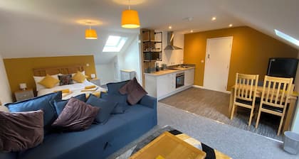Luxury studio apartment, family friendly, pets welcomed, with site facilities.