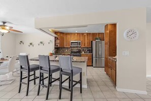 Fridge, microwave, oven, stovetop - Welcome to A Time for Paws: Pet Friendly 2 Bed / 2 Bath (Venice)