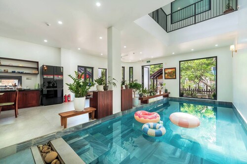 private beautiful room include pool