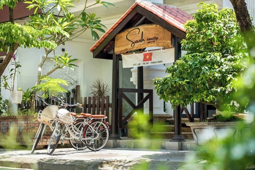 Phòng yên tĩnh có hồ bơi và ban công