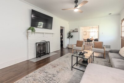 3 Bed, 2 Bath Work Trip or Leisure ~ U of M area