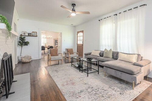 3 Bed, 2 Bath Work Trip or Leisure ~ U of M area