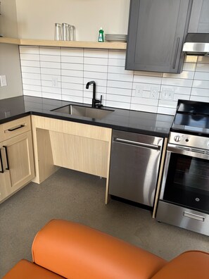 Studio (Mobility Access) | Private kitchen | Full-size fridge, microwave, oven, stovetop - The Lostro (Athens)