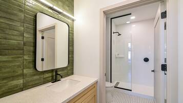 Family Studio (Bunk Bed Studio) | Bathroom | Shower, towels, soap, shampoo