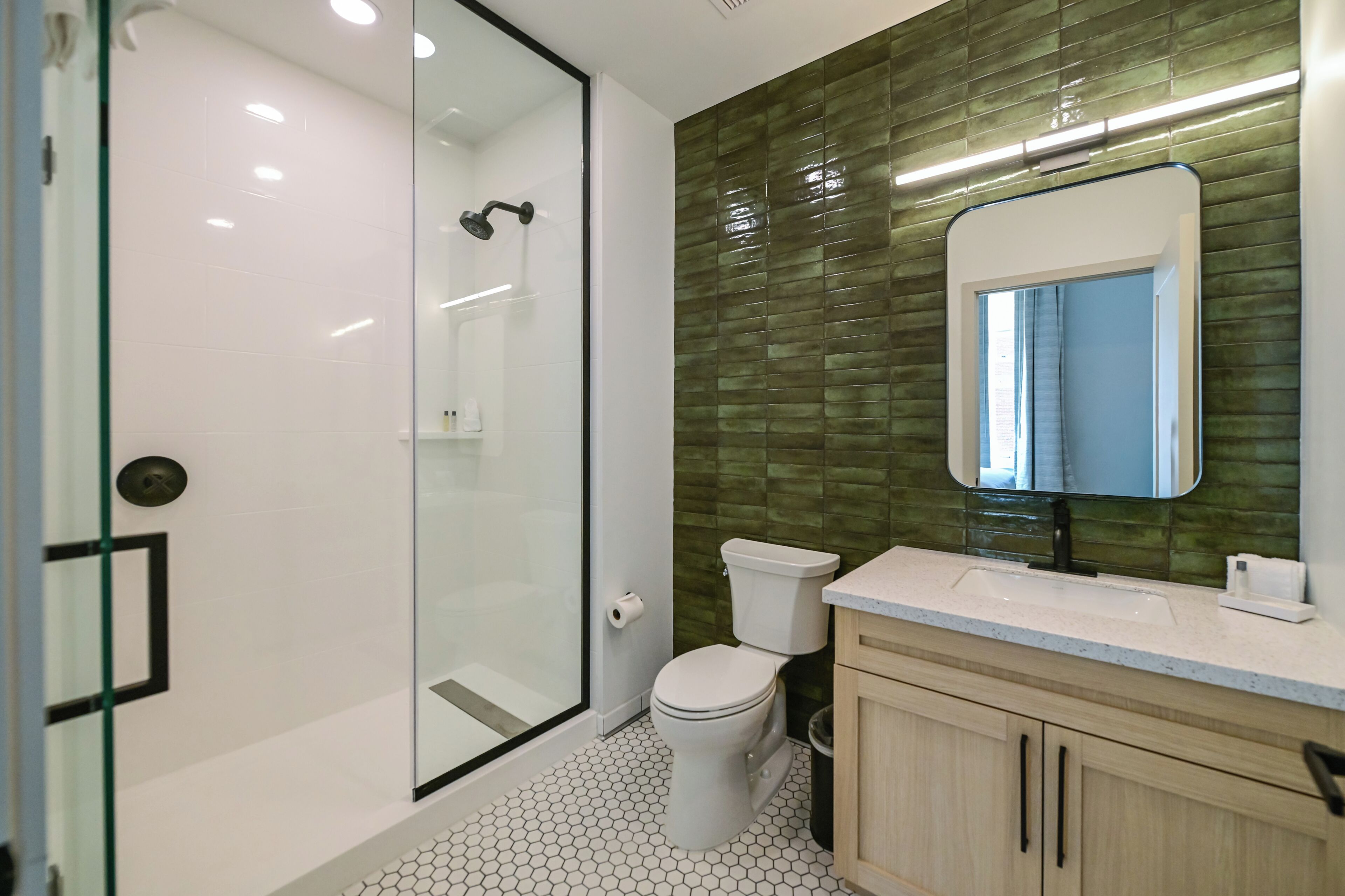 豪華開放式客房 (Corner Studio) | 浴室 | 淋浴設備、毛巾、肥皂、洗髮精