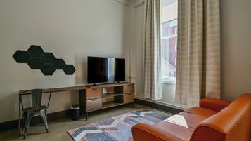 Deluxe Studio (Corner Studio) | Living area | 55-inch Smart TV with cable channels