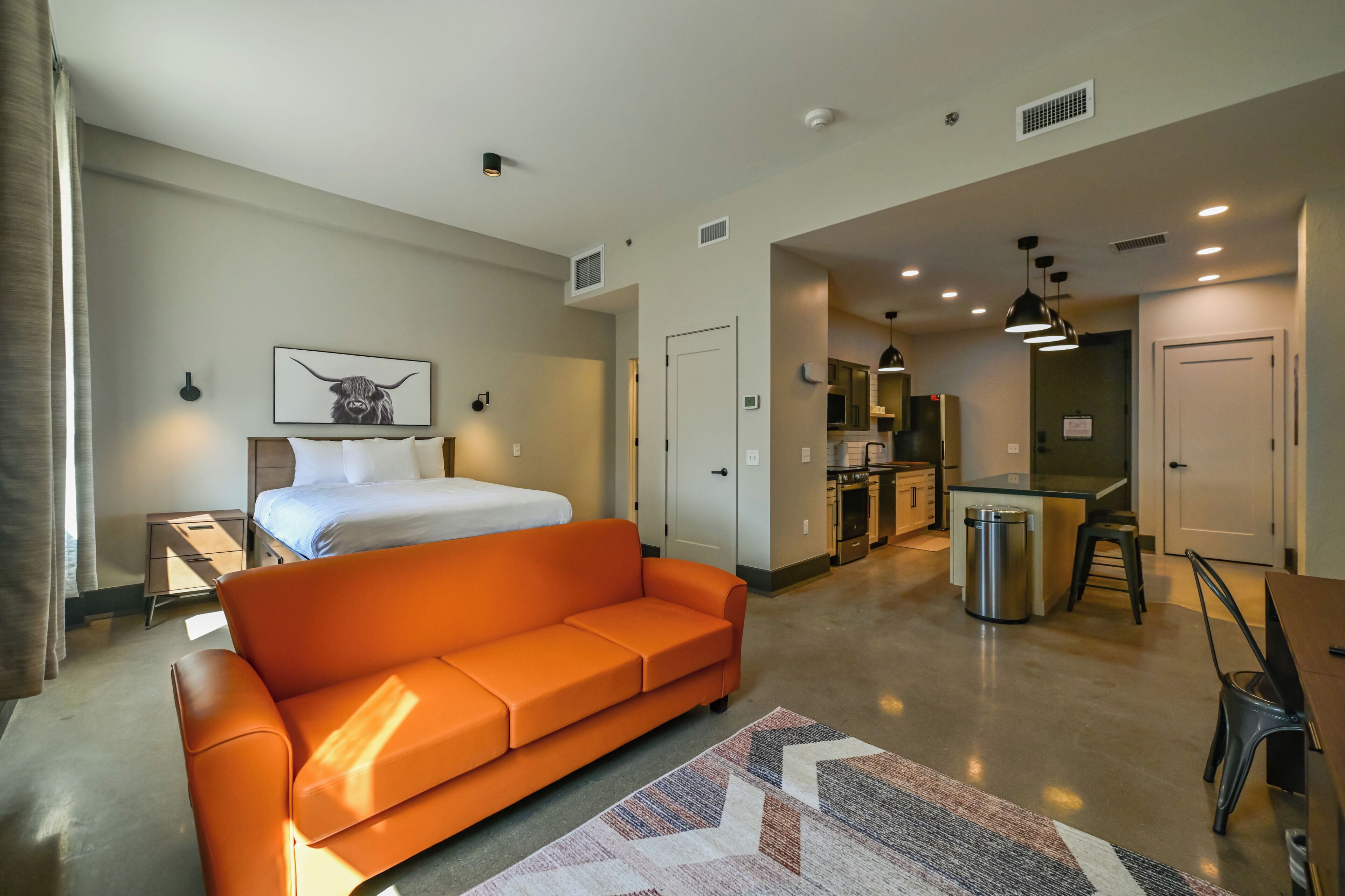 精緻開放式客房 | 筆電工作空間、免費無線上網、床單