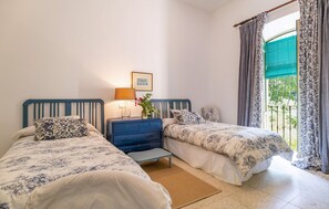 7 chambres, fer et planche à repasser, lit parapluie, Wi-Fi gratuit