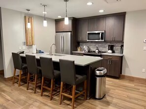 Micro-ondas, fogão, cooktop, lava-louças