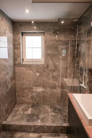 Douche, serviettes fournies