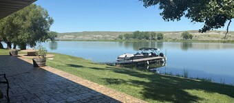 Gorgeous 6-bedroom, 5 bath house with magnificent view of the river in Ft Pierre