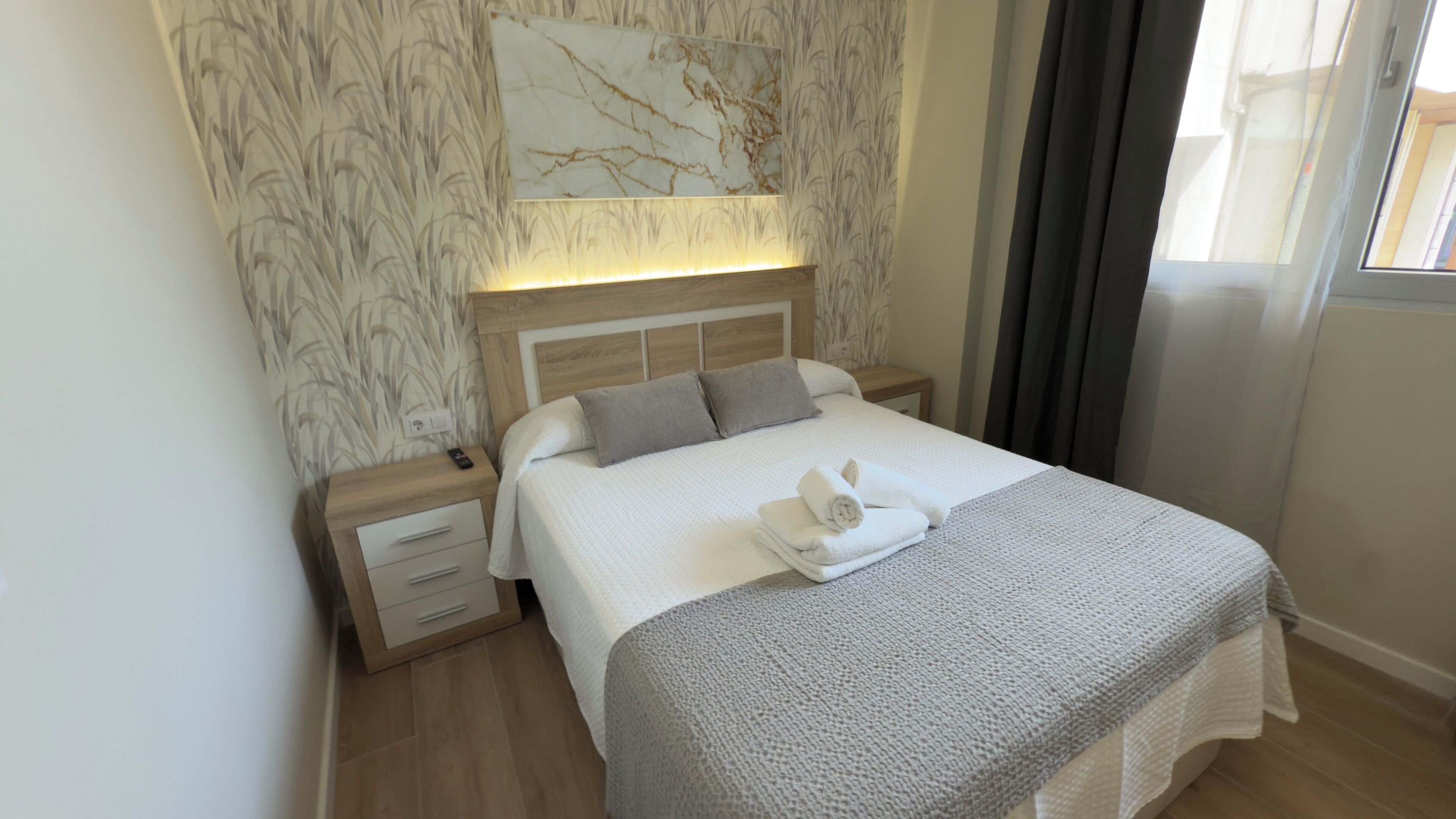 2 chambres, bureau, fer et planche à repasser, Wi-Fi gratuit