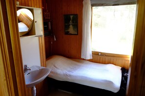 3 makuuhuonetta, silitysrauta/-lauta, ilmainen Wi-Fi, vuodevaatteet