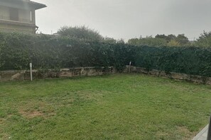 Property grounds - Cozy apartment situat 15 minutes from the center of Verona and Lake Garda (Sant'Ambrogio di Valpolicella)