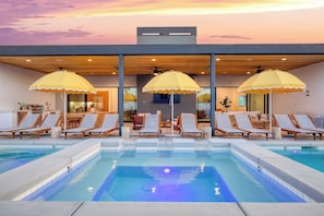 Interior - Sleeps 32 2 Villas, Pool, Putting Green+bocce Polo Villas Amara by Avantstay (La Quinta)