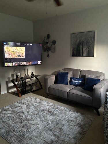 Charming 3-bedroom house with WiFi and AC near Atlanta Airport