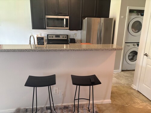 Charming 3-bedroom house with WiFi and AC near Atlanta Airport