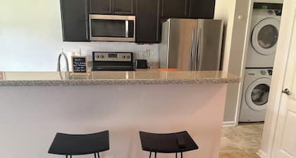 Charming 3-bedroom house with WiFi and AC near Atlanta Airport