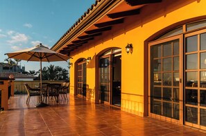 تناول الطعام بالخارج