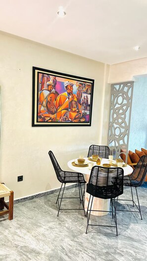 Dining - Elegant 1-BR Apartment with Pool, Jacuzzi & Free Parking – Central Marrakesh (Marrakesh)