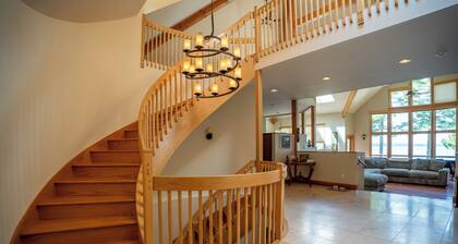 Rustic-modern Lake House in Milton Near Burlington and Eagle Mountain