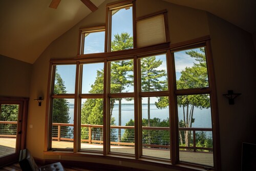 Rustic-modern Lake House in Milton Near Burlington and Eagle Mountain