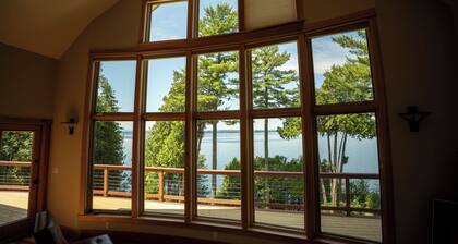 Rustic-modern Lake House in Milton Near Burlington and Eagle Mountain
