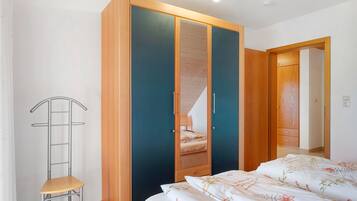 2 habitaciones, tabla de planchar con plancha, wifi y ropa de cama