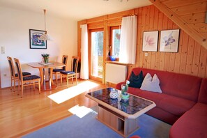 Tv, dvd-afspiller, bordtennisbord