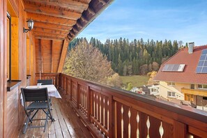 Outdoor dining - Apartment 'Gartenblick' with Shared Terrace, Shared Garden and Wi-Fi (Schramberg)
