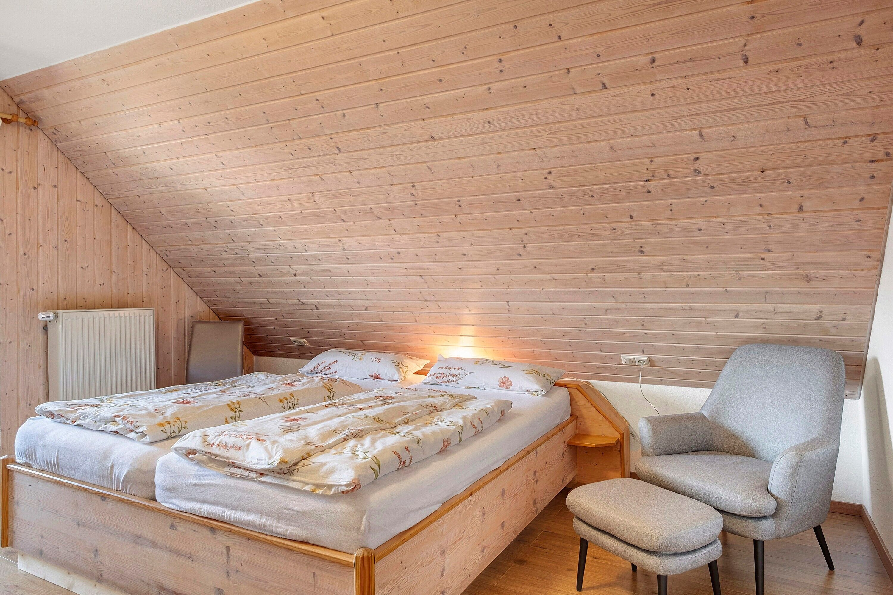 2 多间卧室、熨斗/熨衣板、WiFi、床单