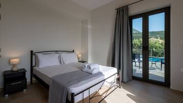 1 bedroom, iron/ironing board, travel crib, WiFi