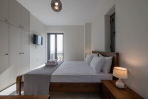 2 habitaciones, tabla de planchar con plancha, cuna de viaje y wifi 