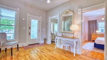 3 bedrooms, desk, iron/ironing board, travel crib