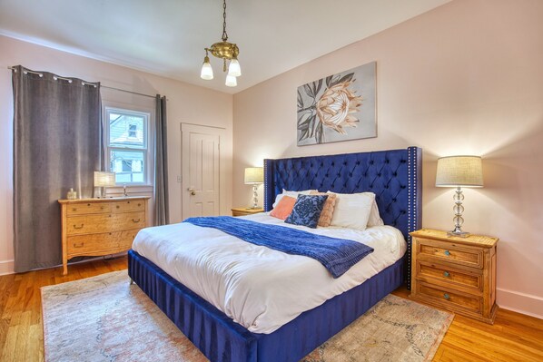 3 bedrooms, desk, iron/ironing board, travel cot