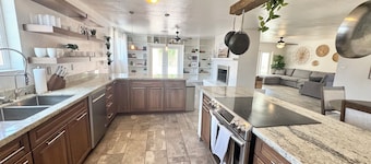 Family-Friendly 3BR house in Prime Location-near hospital – PETS STAY FREE