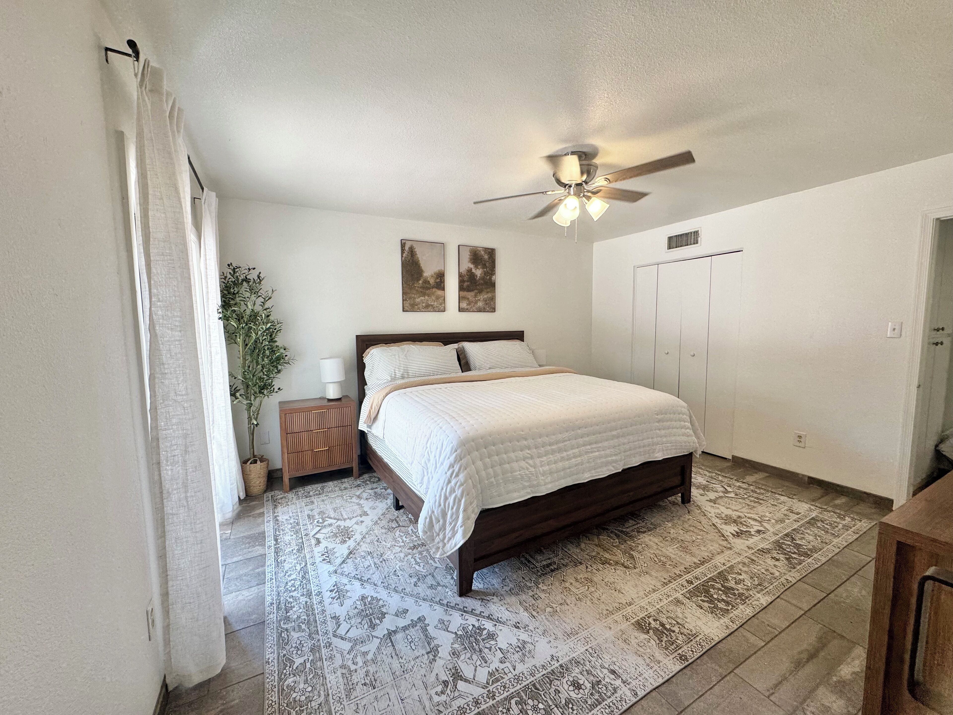 3 bedrooms, iron/ironing board, WiFi, bed sheets