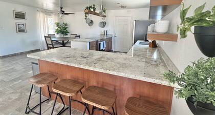 Family-Friendly 3BR house in Prime Location-near hospital – PETS STAY FREE