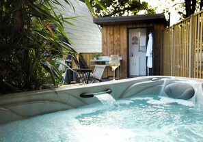 Bañera de hidromasaje exterior