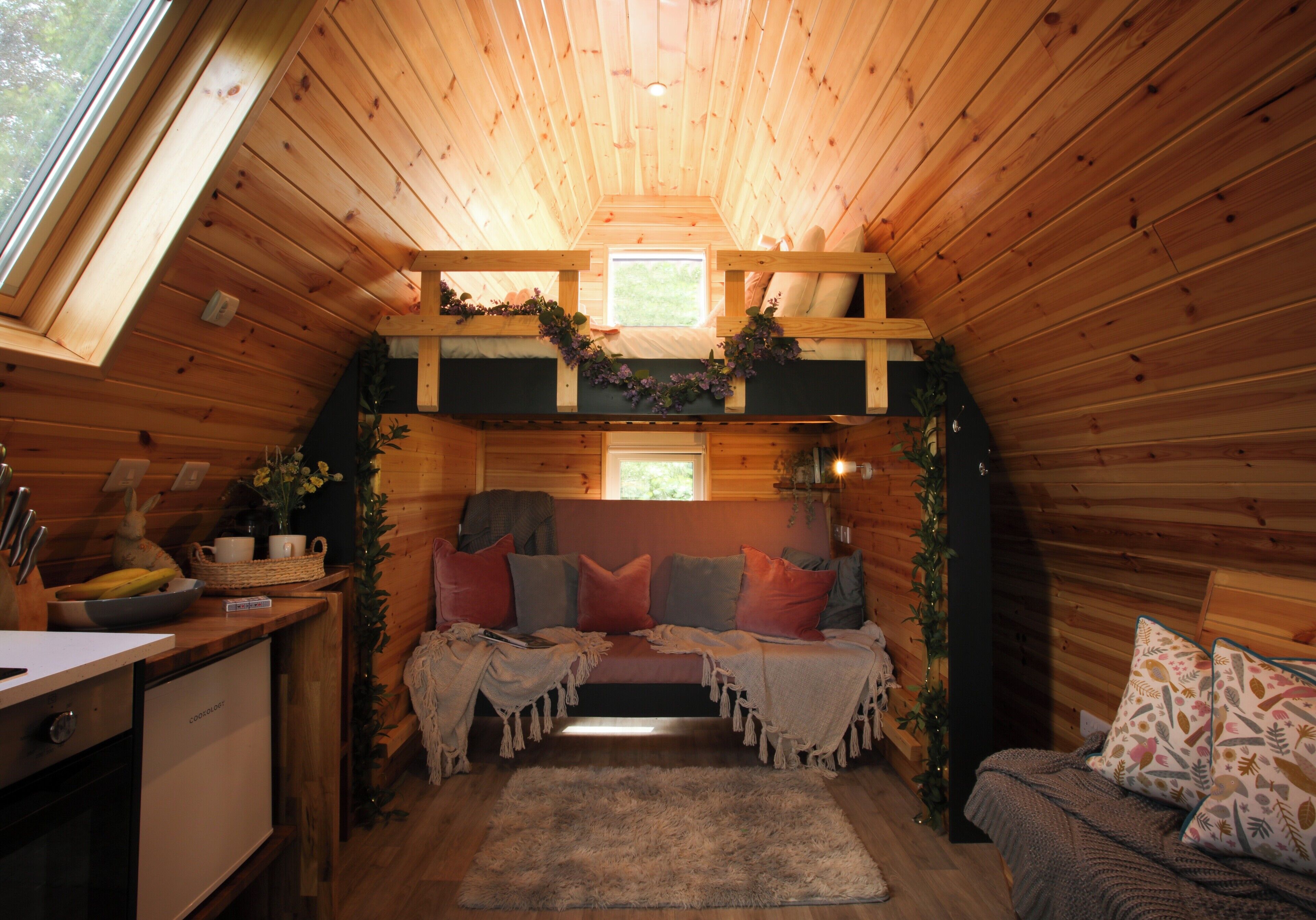 Cuna de viaje, wifi gratis, ropa de cama