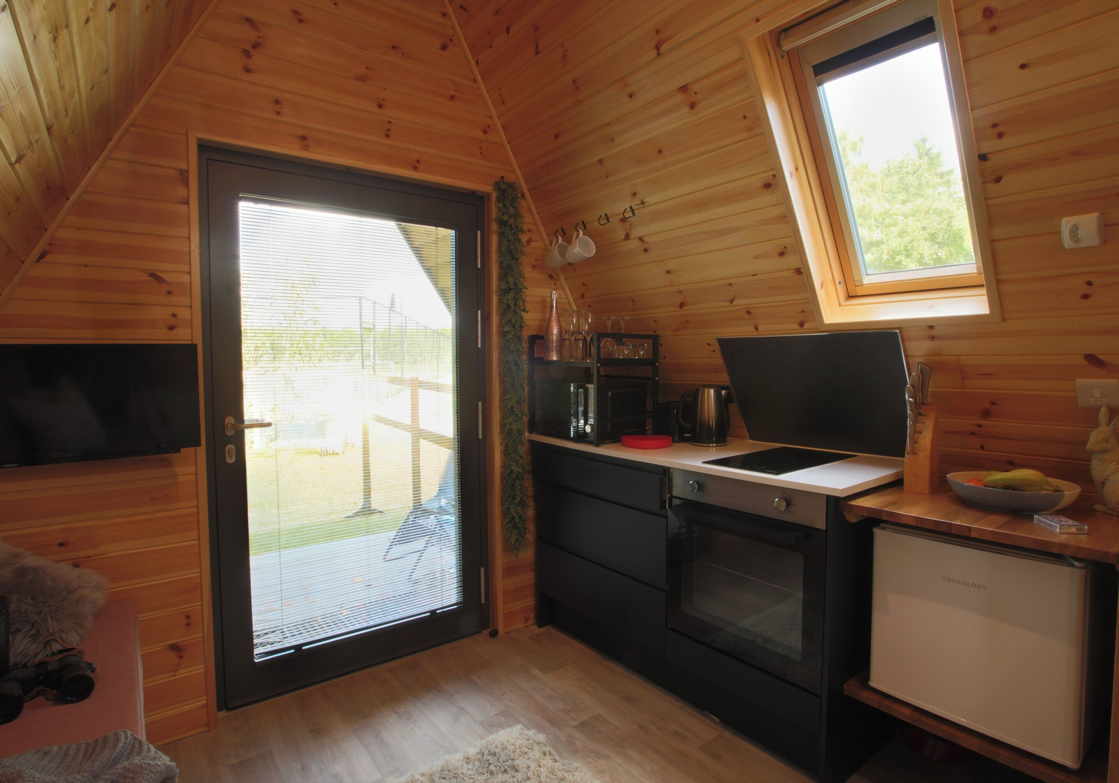 Fridge, microwave, oven, toaster