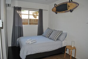 1 slaapkamer, een strijkplank/strijkijzer, wifi, beddengoed