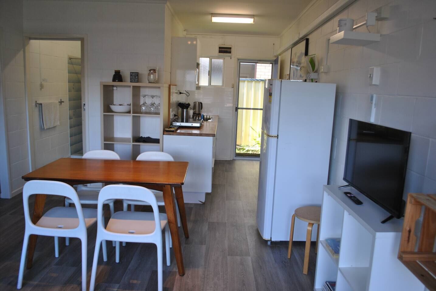 Kühlschrank, Mikrowelle, Herdplatte, Toaster