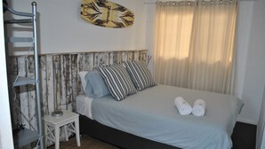 1 bedroom, iron/ironing board, WiFi, bed sheets - Iluka Beachouse UNIT 1 (Iluka)
