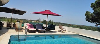 Dar El Bondek villa de compagne Foret jaccuzi swimming pool compagne garden